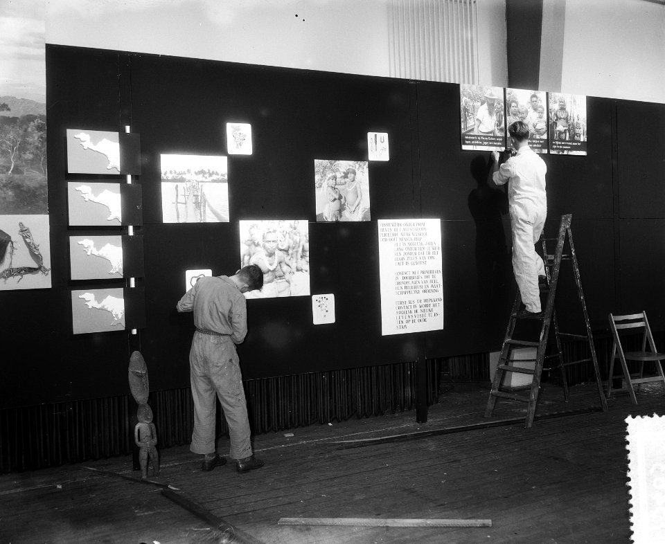 Opening Missietentoonstelling Amate Amsterdam, inrichten stands, Bestanddeelnr 907-3463