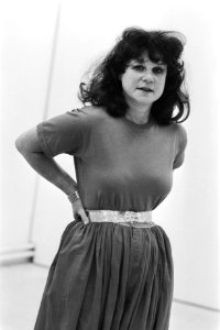 Opdracht Tubantia, Jacqueline de Jong, schilderes, Bestanddeelnr 932-2534