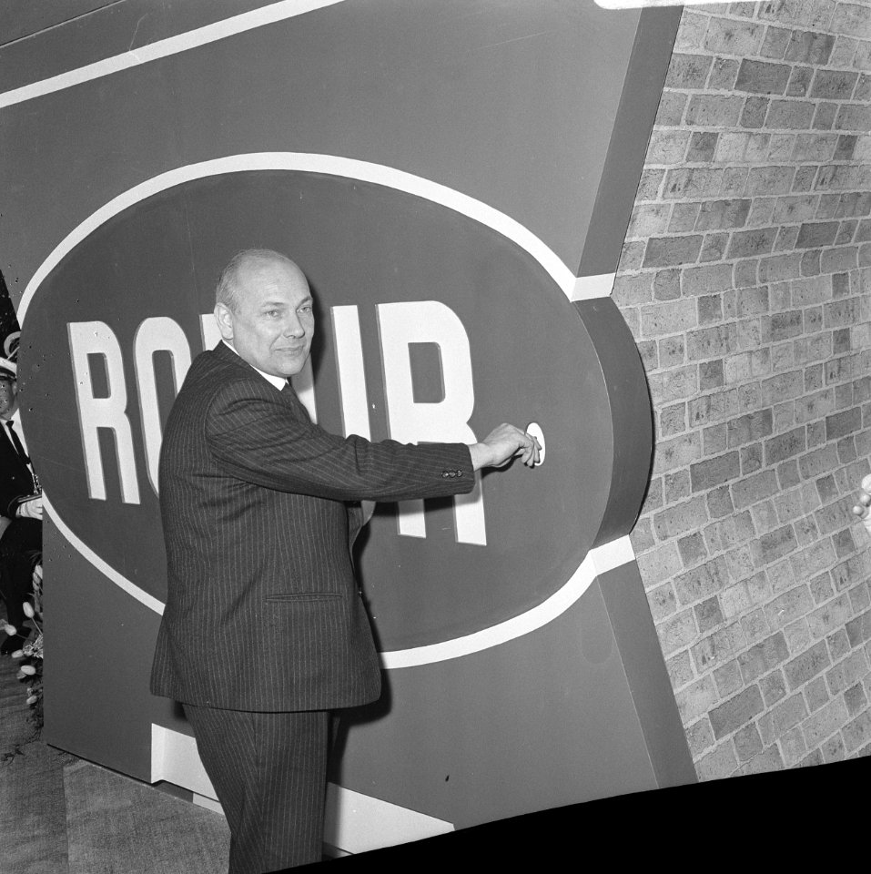 Opening hoogovencementfabriek Rozenburg NV, Minister Den Uyl verricht opening, Bestanddeelnr 919-0539