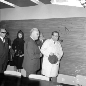 Opdracht Uitgeverij Bruna te Utrecht, Georges Simenon bij aankomst Schiphol, Bestanddeelnr 917-7520