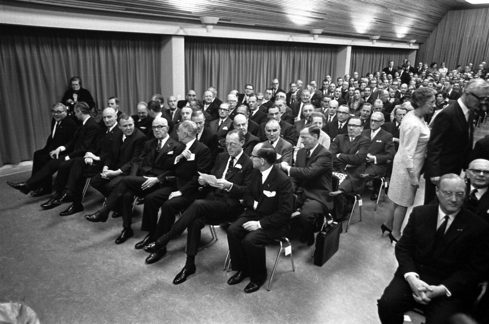 Opening hoofdkantoor Olvek van 1879 te den Haag overzicht zaal, Bestanddeelnr 921-9446