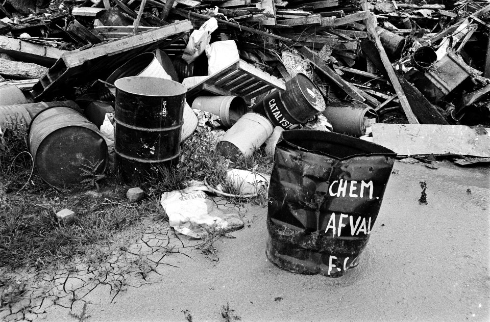 Opdracht Trouw chemisch afval Diemer Zeedijk, Bestanddeelnr 930-9086