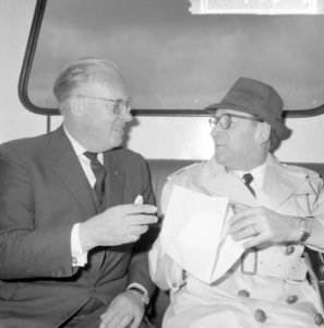 Opdracht Uitgeverij Bruna te Utrecht, Georges Simenon bij aankomst Schiphol, Bestanddeelnr 917-7515