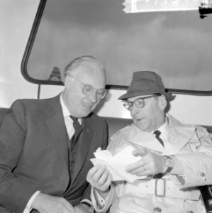 Opdracht Uitgeverij Bruna te Utrecht, Georges Simenon bij aankomst Schiphol, Bestanddeelnr 917-7516