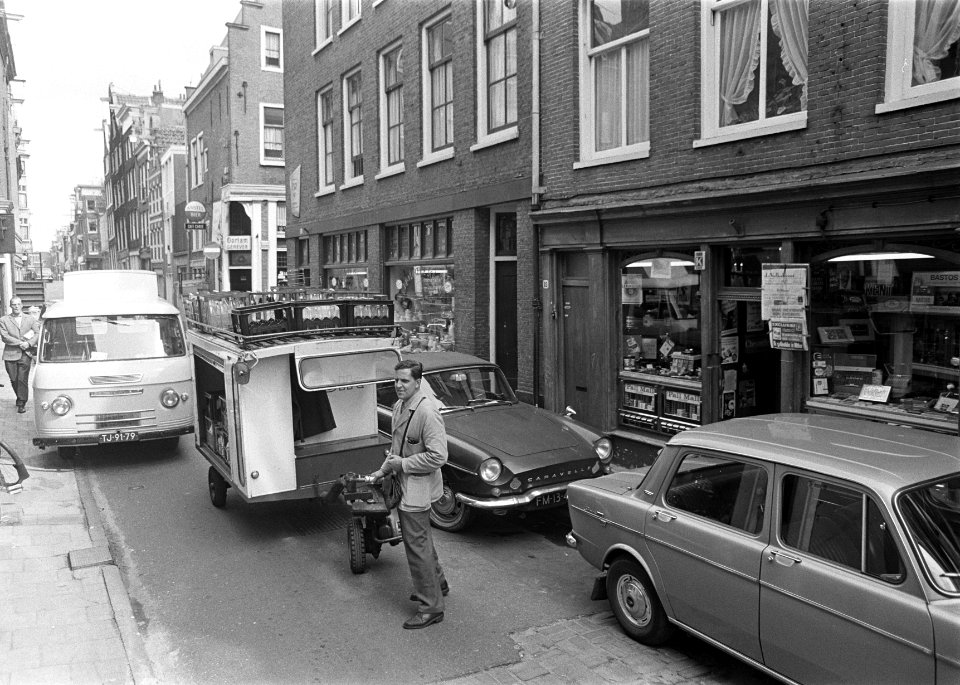 Opdracht Van Hulzen , melkboer in nauwe straat, minder verkeer, Bestanddeelnr 920-3385