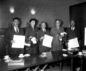 Opdrachten Sociaal Fonds Bouwnijverheid Amsterdam, uitreiking diplomas, Bestanddeelnr 907-3829