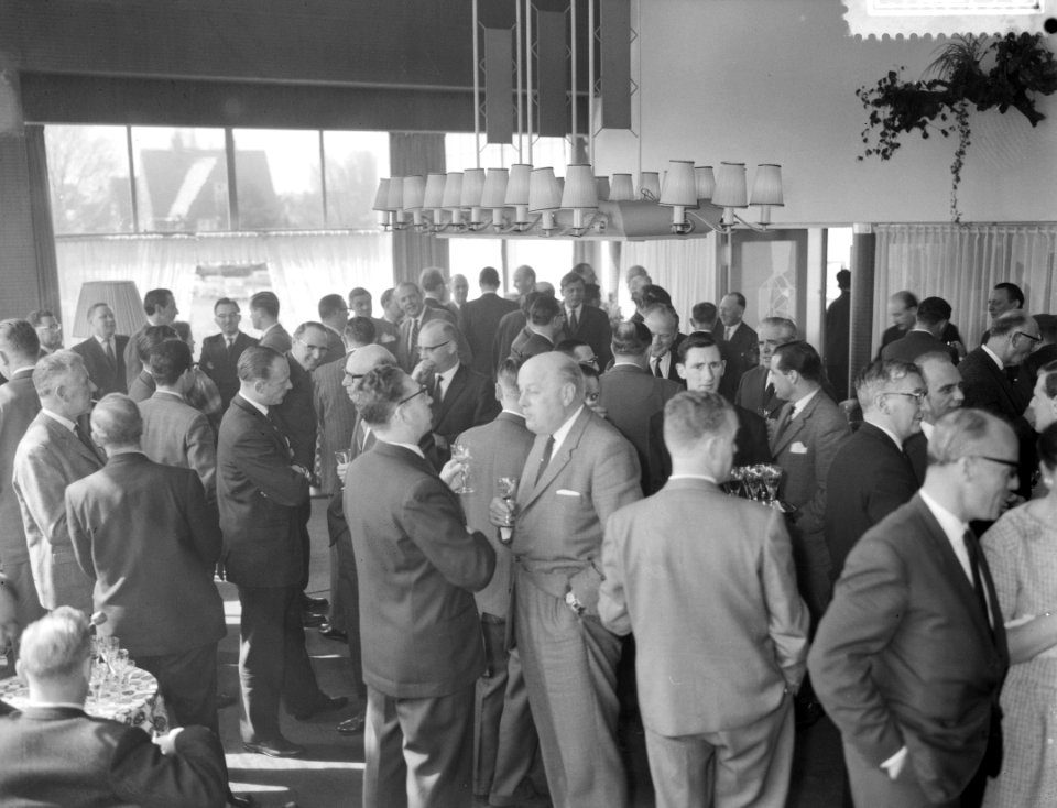 Opdrachten Revue der Reclame . Public lunch in Apollohal, Bestanddeelnr 912-2778