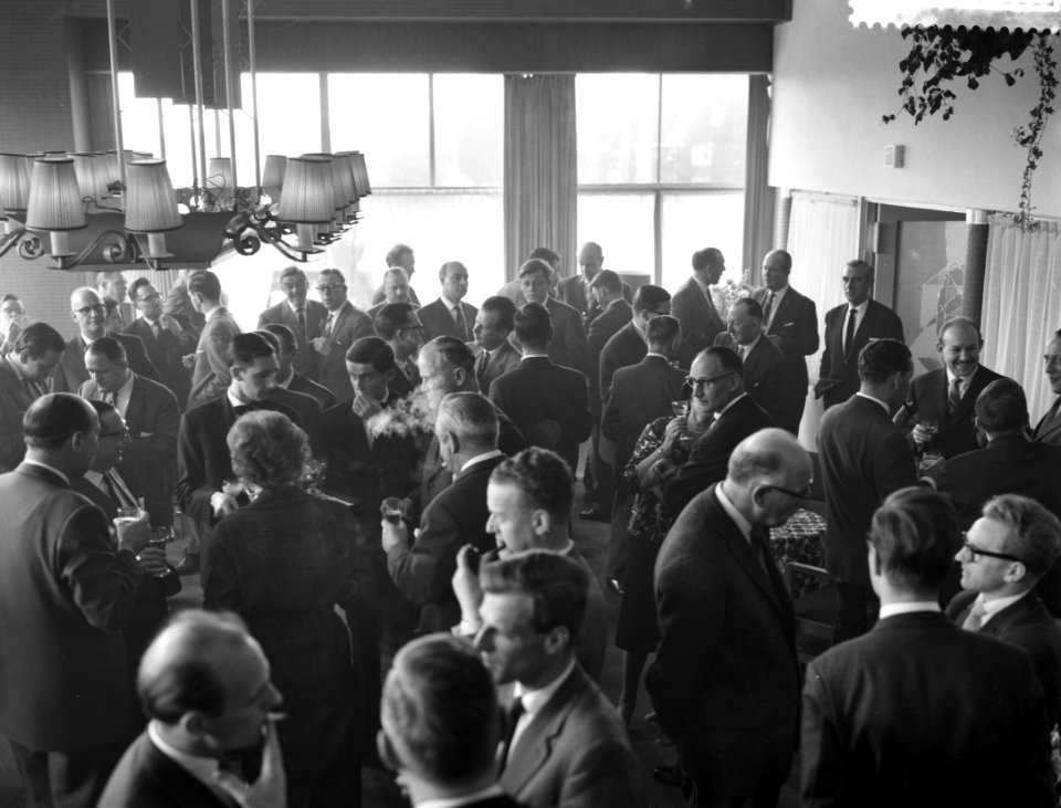 Opdrachten Revue der Reclame . Public lunch in Apollohal, Bestanddeelnr 912-2776