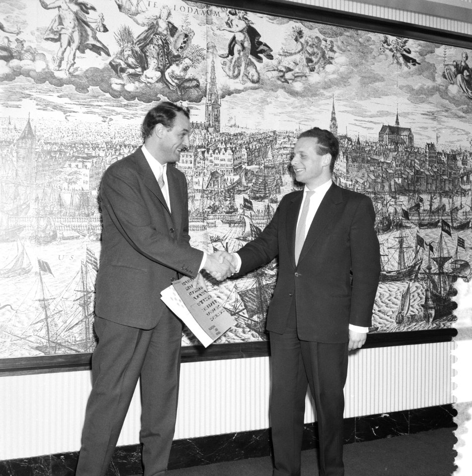 Opdrachten Revue der Reclame prijsuitreiking Charlton H, Bestanddeelnr 911-1948
