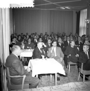 Opdrachten Revue der Reclame prijsuitreiking Charlton H, Bestanddeelnr 911-1953