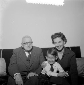 Opdrachten jongetje fam. J. A. Feeners Amsterdam, Bestanddeelnr 907-4874