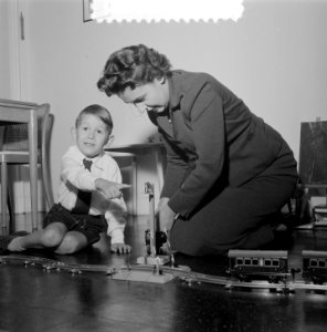 Opdrachten jongetje fam. J. A. Feeners Amsterdam, Bestanddeelnr 907-4858
