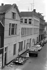 Opdracht Volkskrant slaapcentrum voor jonge toeristen in Haarlemmerhouttuinen e, Bestanddeelnr 923-5457