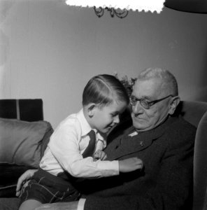 Opdrachten jongetje fam. J. A. Feeners Amsterdam, Bestanddeelnr 907-4868