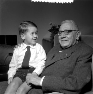 Opdrachten jongetje fam. J. A. Feeners Amsterdam, Bestanddeelnr 907-4867