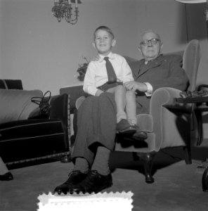 Opdrachten jongetje fam. J. A. Feeners Amsterdam, Bestanddeelnr 907-4865