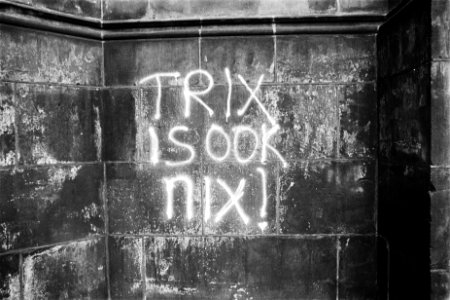 Opdracht Volkskrant Tekst Trix is ook nix op muur van Nieuwe Kerk, Bestanddeelnr 930-6629