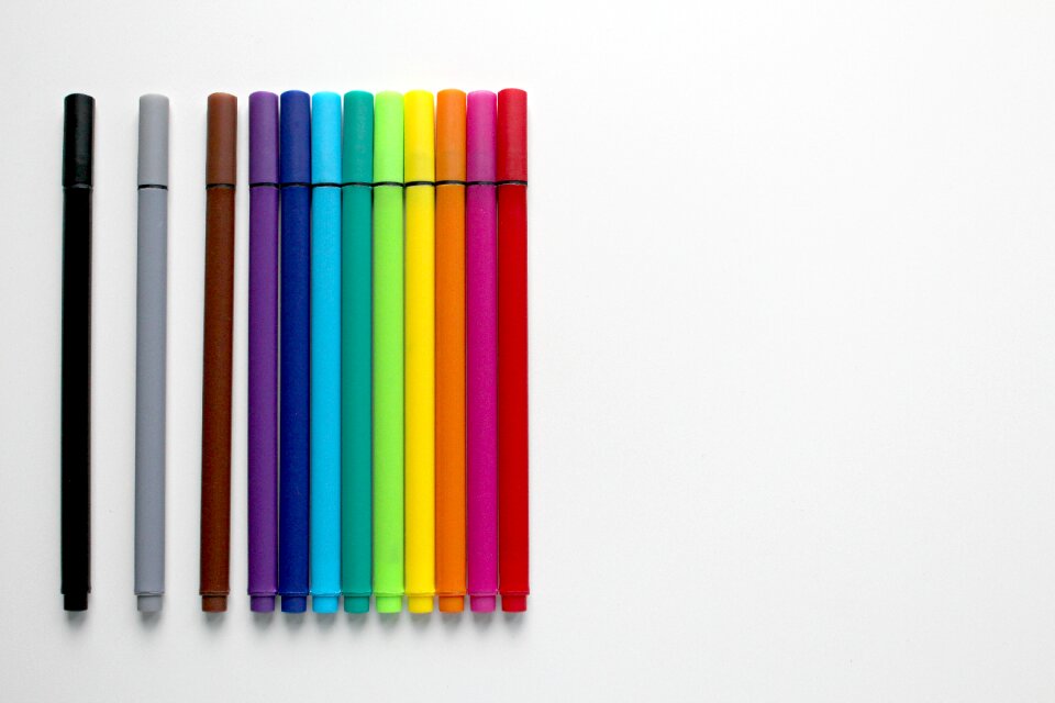 Colored pencils draw crayons