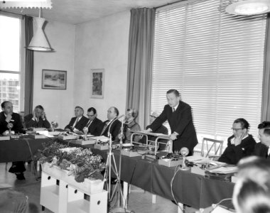 Opdrachten Ministerie van Onderwijs Kunst en Wetenschappen Bijeenkomst in Bergen, Bestanddeelnr 911-1866