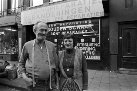 Opdracht van maandblad "Succes", twee kleermakers voor het bedrijf (22 en 23), Bestanddeelnr 931-3488