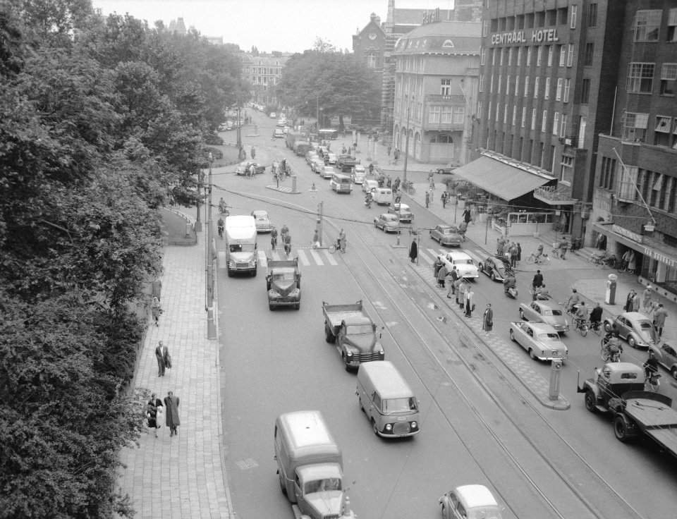 Opdrachten Volkskrant, verkeersdrukte i.v.m. leggen van tramrails op de Vondelbr, Bestanddeelnr 909-7620