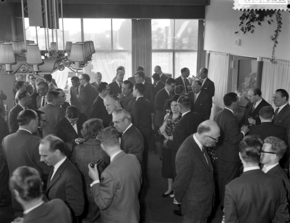 Opdrachten Revue der Reclame . Public lunch in Apollohal, Bestanddeelnr 912-2777