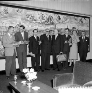 Opdrachten Revue der Reclame prijsuitreiking Charlton H, Bestanddeelnr 911-1950