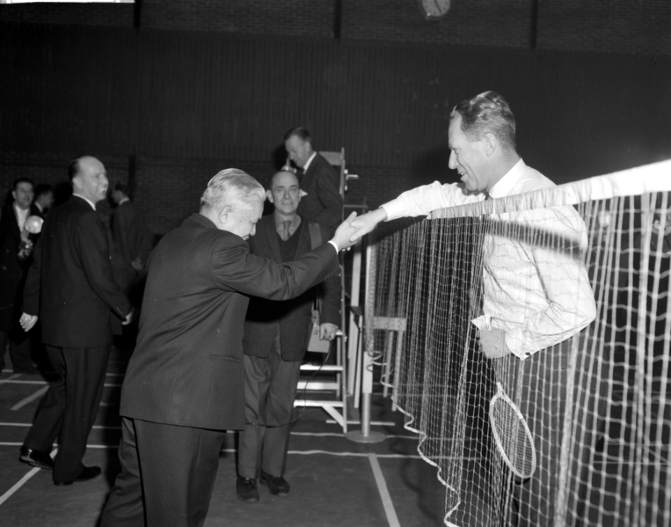 Opening Duinwijck badmintonhal in Haarlem wethouder Geluk, Bestanddeelnr 913-5173