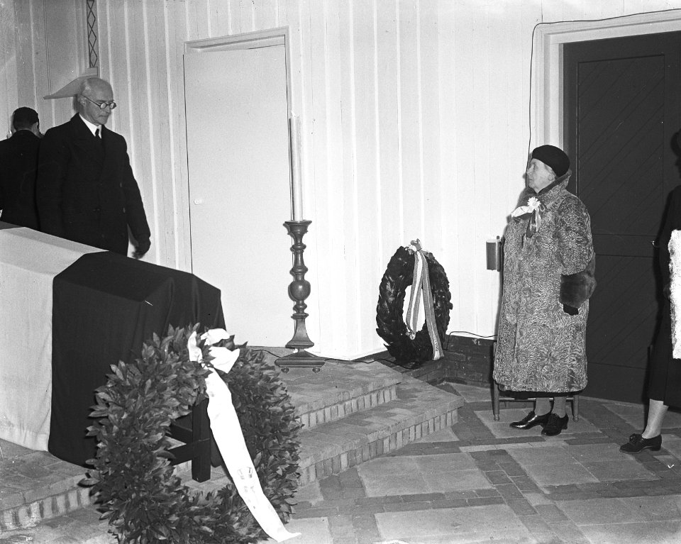 Opening door Hare Koninklijke Hoogheid Prinses Wilhelmina van Centrale Begraafpl, Bestanddeelnr 903-6604