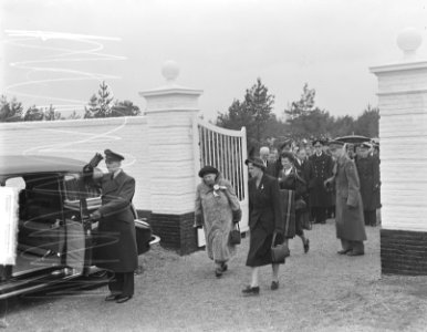 Opening door Hare Koninklijke Hoogheid Prinses Wilhelmina van Centrale Begraafpl, Bestanddeelnr 903-6607