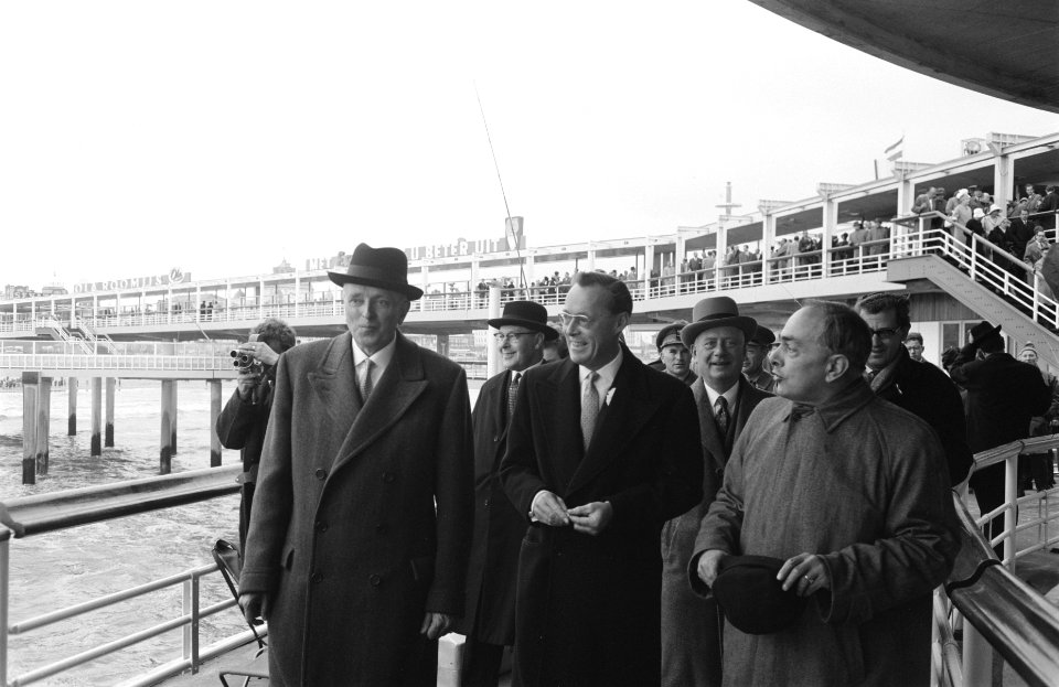 Opening door Prins Bernhard van nieuwe pier te Scheveningen Bezichtiging van de, Bestanddeelnr 912-4960
