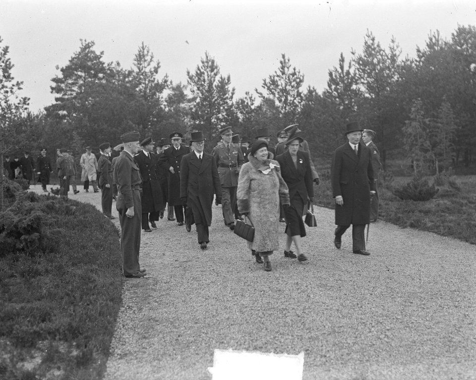 Opening door Hare Koninklijke Hoogheid Prinses Wilhelmina van Centrale Begraafpl, Bestanddeelnr 903-6605