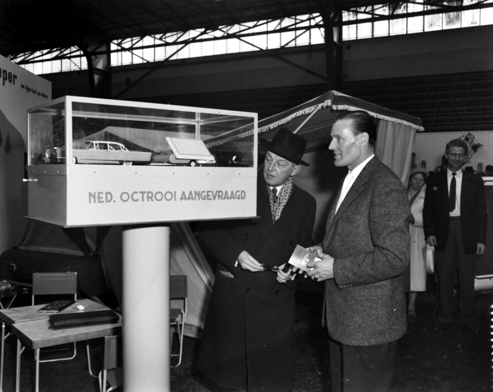 Openig tentoonstelling Goed Kamp in de Houtrusthallen te Den Haag door Burgeme, Bestanddeelnr 909-4766