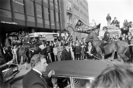Opening Amsterdamse metro in aanwezigheid van Prinses Beatrix en Prins Claus Ve, Bestanddeelnr 929-3897