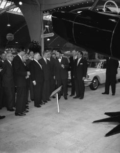 Opening autotentoonstelling in de RAI door Zijne Excellentie mr J Algera, Bestanddeelnr 909-3362