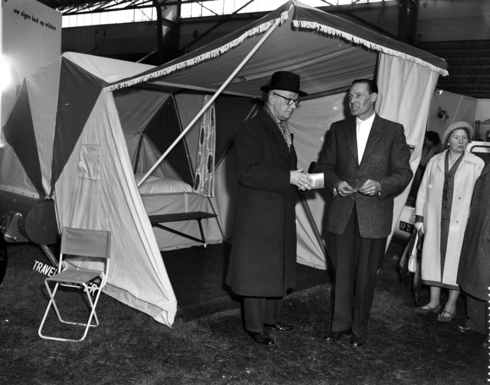 Openig tentoonstelling Goed Kamp in de Houtrusthallen te Den Haag door Burgeme, Bestanddeelnr 909-4767