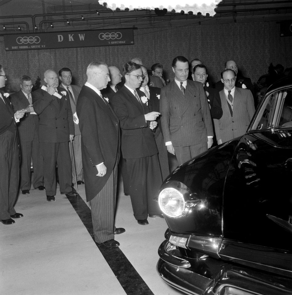 Opening autotentoonstelling Rai gebouw door Minister J. Zijlstra, Bestanddeelnr 906-3161