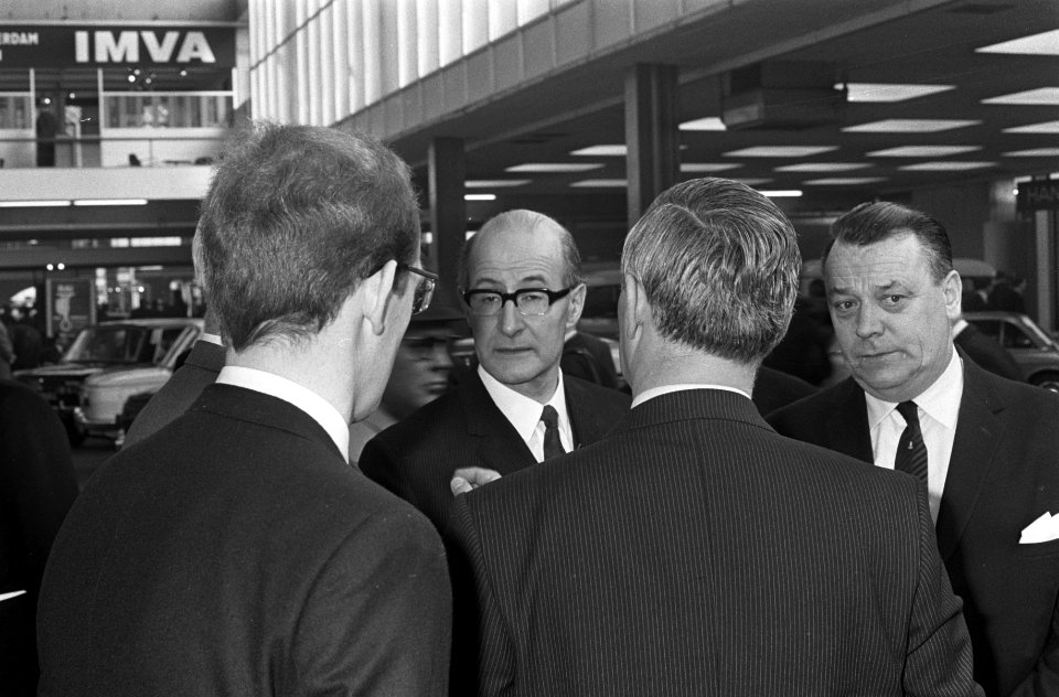 Opening 58e RAI tentoonstelling personenautos door minister Schut tijdens rondga, Bestanddeelnr 922-1022