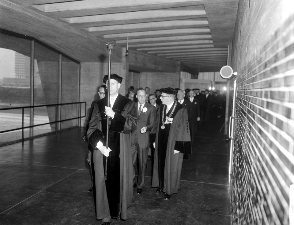 Opening Auditorium van de TH te Eindhoven, prins Bernhard en prof. dr. K. Posthu, Bestanddeelnr 919-0838