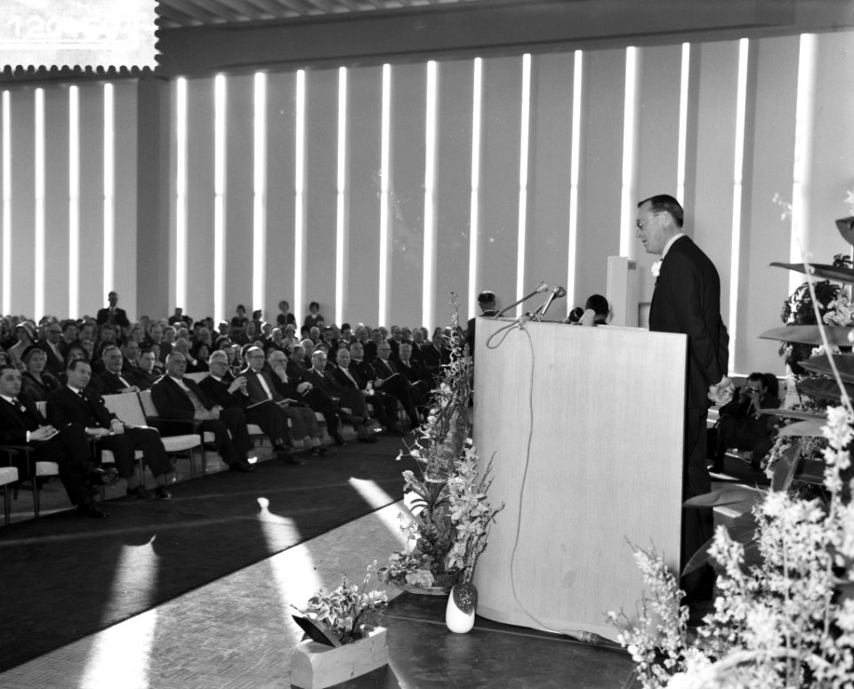 Opening autotentoonstelling in de nieuwe RAI door Prins Bernhard , Prins Bernhar, Bestanddeelnr 912-0459