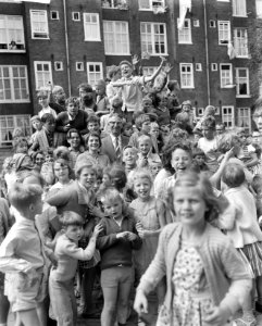 Opening 250ste kinderspeelplaats in Amsterdam aan de Eerste Leeghwaterstraat Ki, Bestanddeelnr 912-6630