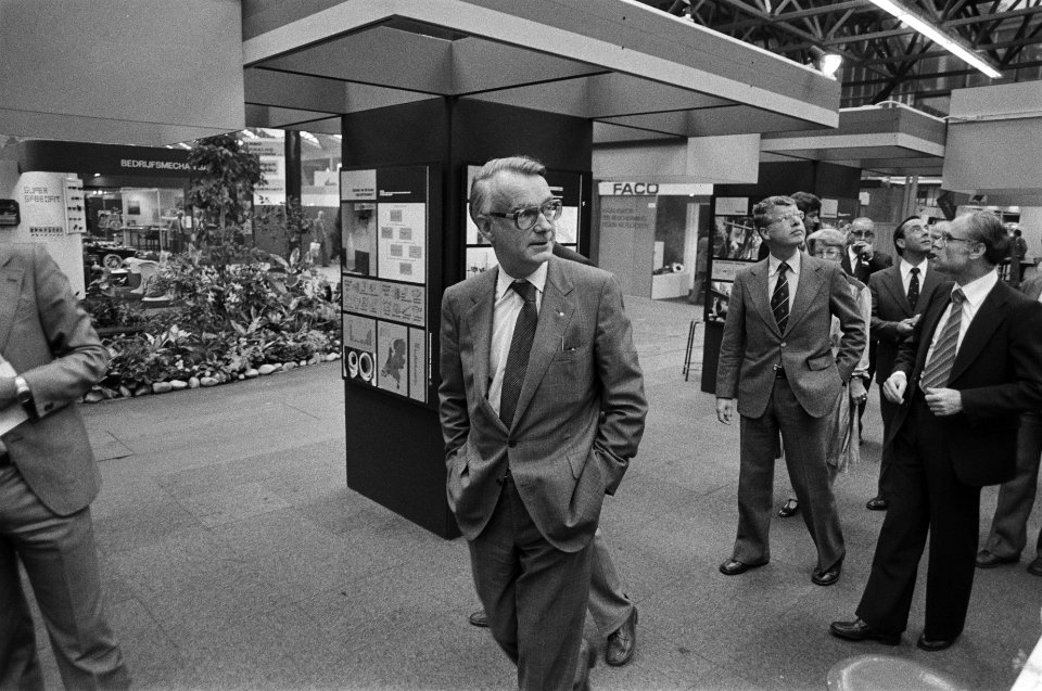 Opening Aquatech 1980 in RAI te Amsterdam door Minister Ginjaar . De minister o…, Bestanddeelnr 931-0354