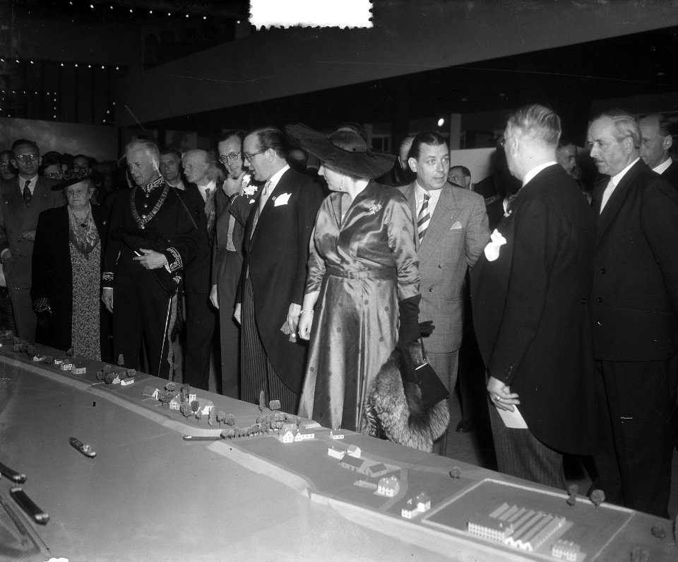Opening Amsterdam-Rijnkanaal in RAI door koningin Juliana, Bestanddeelnr 905-1261