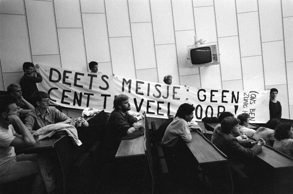 Opening Academisch jaar UVA protest tegen Deetman tijdens de opening, Bestanddeelnr 933-4411