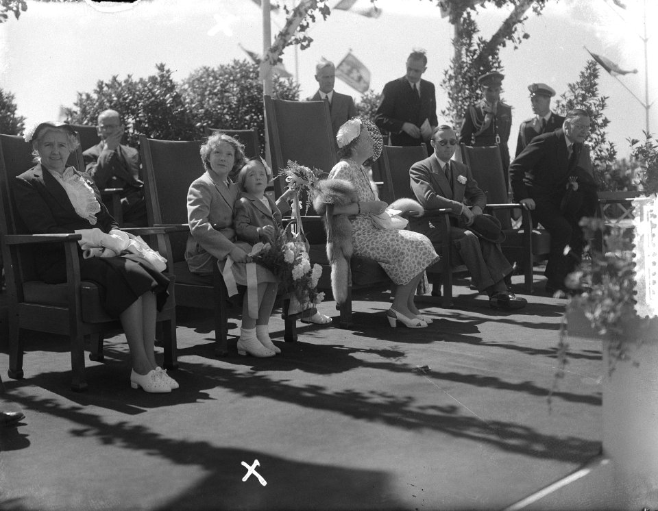 Opening Amsterdam-Rijnkanaal door koningin Juliana en de prinsessen Irene en Mar, Bestanddeelnr 905-1262