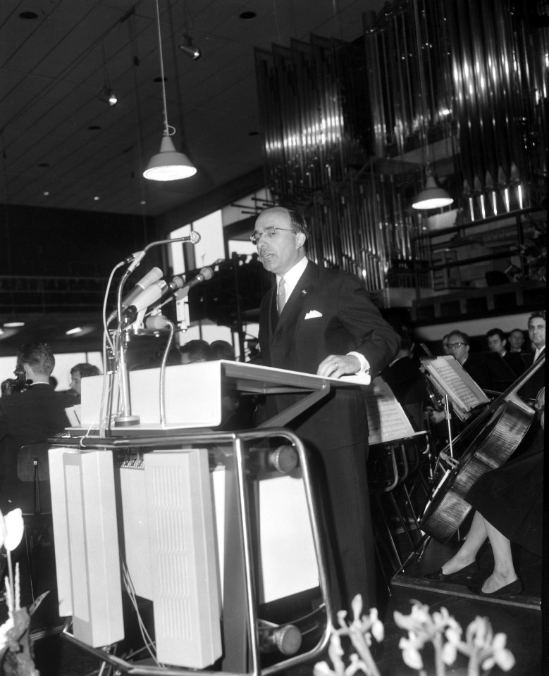 Opening Auditorium van de TH te Eindhoven, Minister Cals tijdens openingsrede, Bestanddeelnr 919-0836
