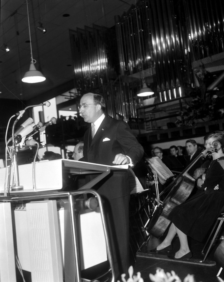 Opening Auditorium van de TH te Eindhoven, Minister Cals tijdens openingsrede, Bestanddeelnr 919-0837