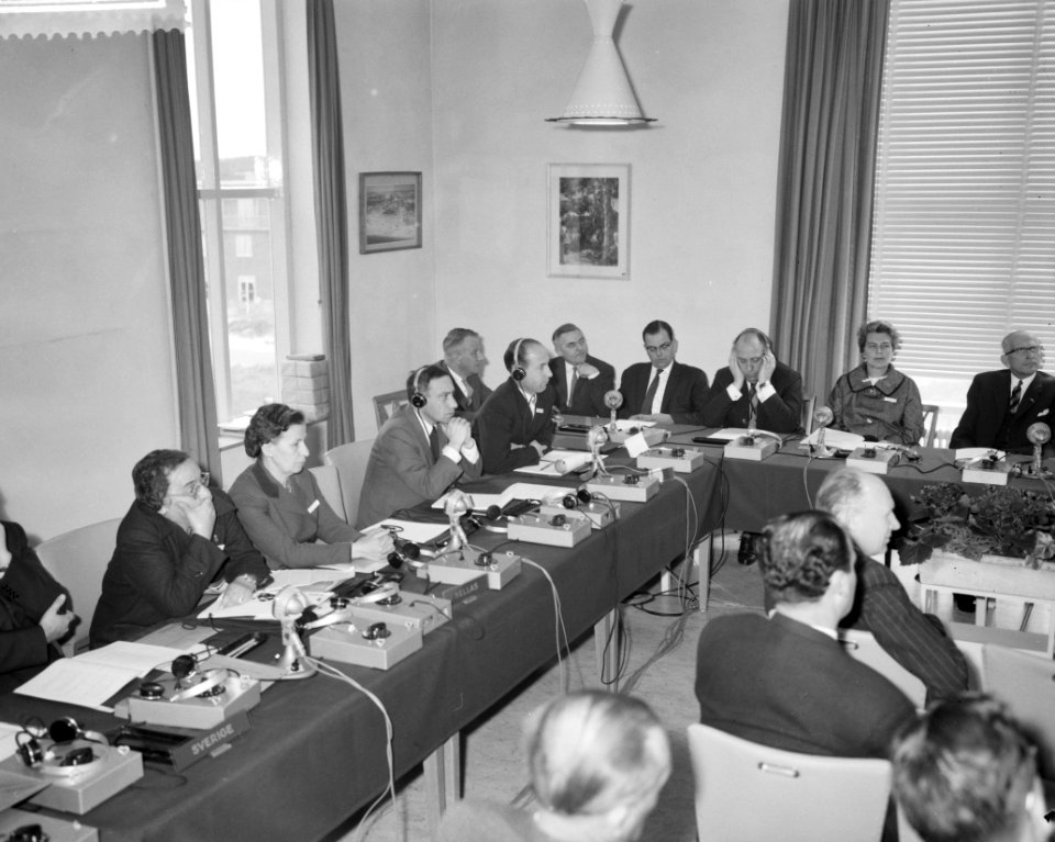 Opdrachten Ministerie van Onderwijs Kunst en Wetenschappen Bijeenkomst in Bergen, Bestanddeelnr 911-1870