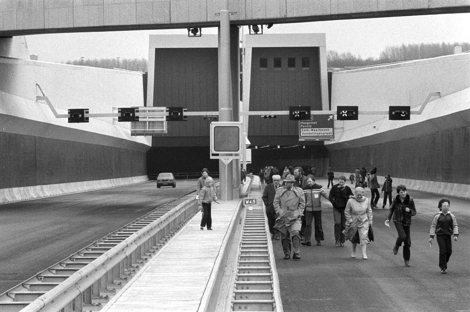 Open dag in nieuwe Botlektunnel in Rotterdam die op 2 april opengaat belangstel, Bestanddeelnr 930-7484