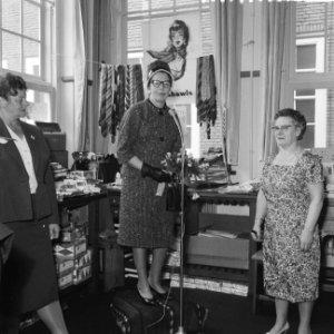 Opening bazar door mevrouw E van Hall-Nijholt ten behoeve van de kankerbestrijd, Bestanddeelnr 912-3095